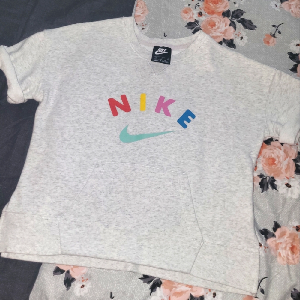Nike top